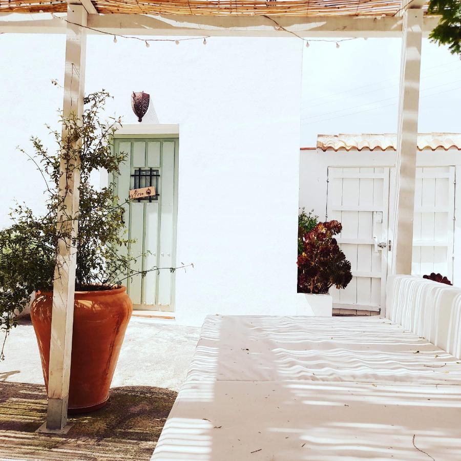 La Pluma Hotel อิซนาฮาร์ ภายนอก รูปภาพ